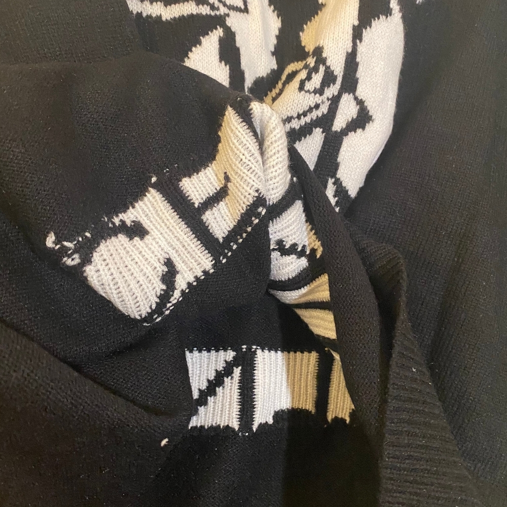 Sweater - Picture 4 of 5